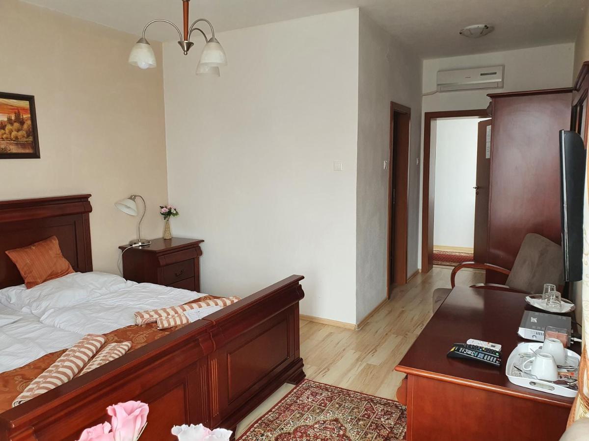 Hotel Oko Nitra Eksteriør billede