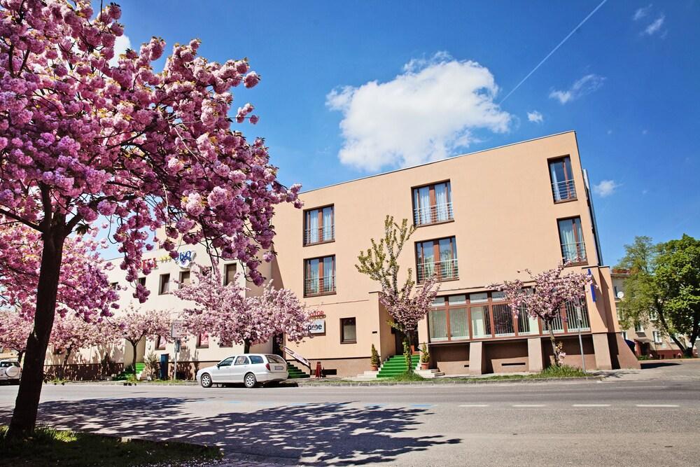 Hotel Oko Nitra Eksteriør billede